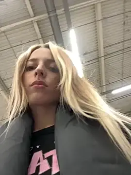 Stripchat Adult Webcam of LoraaDoll