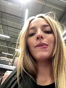 Stripchat Free Porn Cam of LoraaDoll