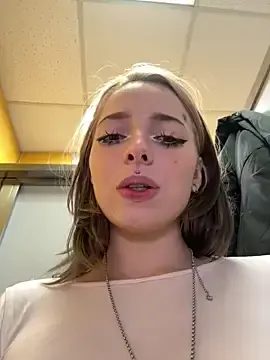 Stripchat Best Webcam of LoraaDoll