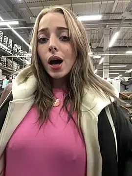 Stripchat Best Webcam of LoraaDoll