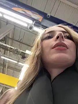 Stripchat Live Porn of LoraaDoll