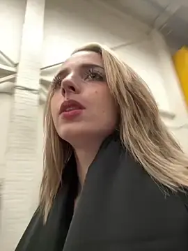 Stripchat Sex Chat of LoraaDoll