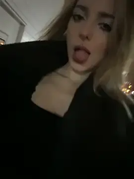 Stripchat Sex Chat of LoraaDoll