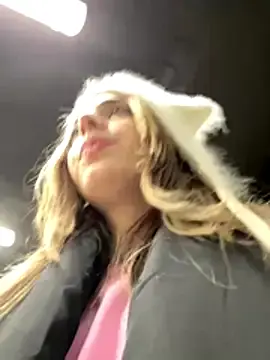 Stripchat Best Webcam of LoraaDoll