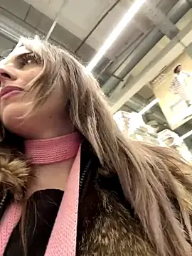 Stripchat Free Porn Cam of LoraaDoll