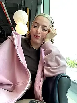 Stripchat Adult Webcam of LoraaDoll