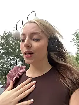 Stripchat Watch Live Sex Cams of LoraaDoll