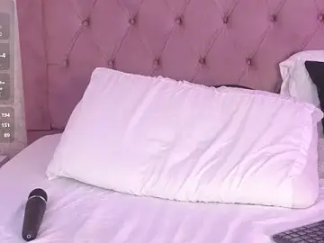 Stripchat Live Sex Cam of bella_kittyy_