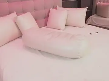 Stripchat Sex Cam of BellaLatinaTS