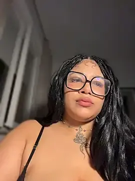 Stripchat Free Porn Cam of SashaLiciosa_