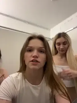 Stripchat Watch Live Sex Cams of Pink_Kiss