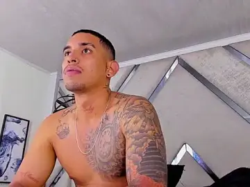 Stripchat Free Porn Cam of Damian09_