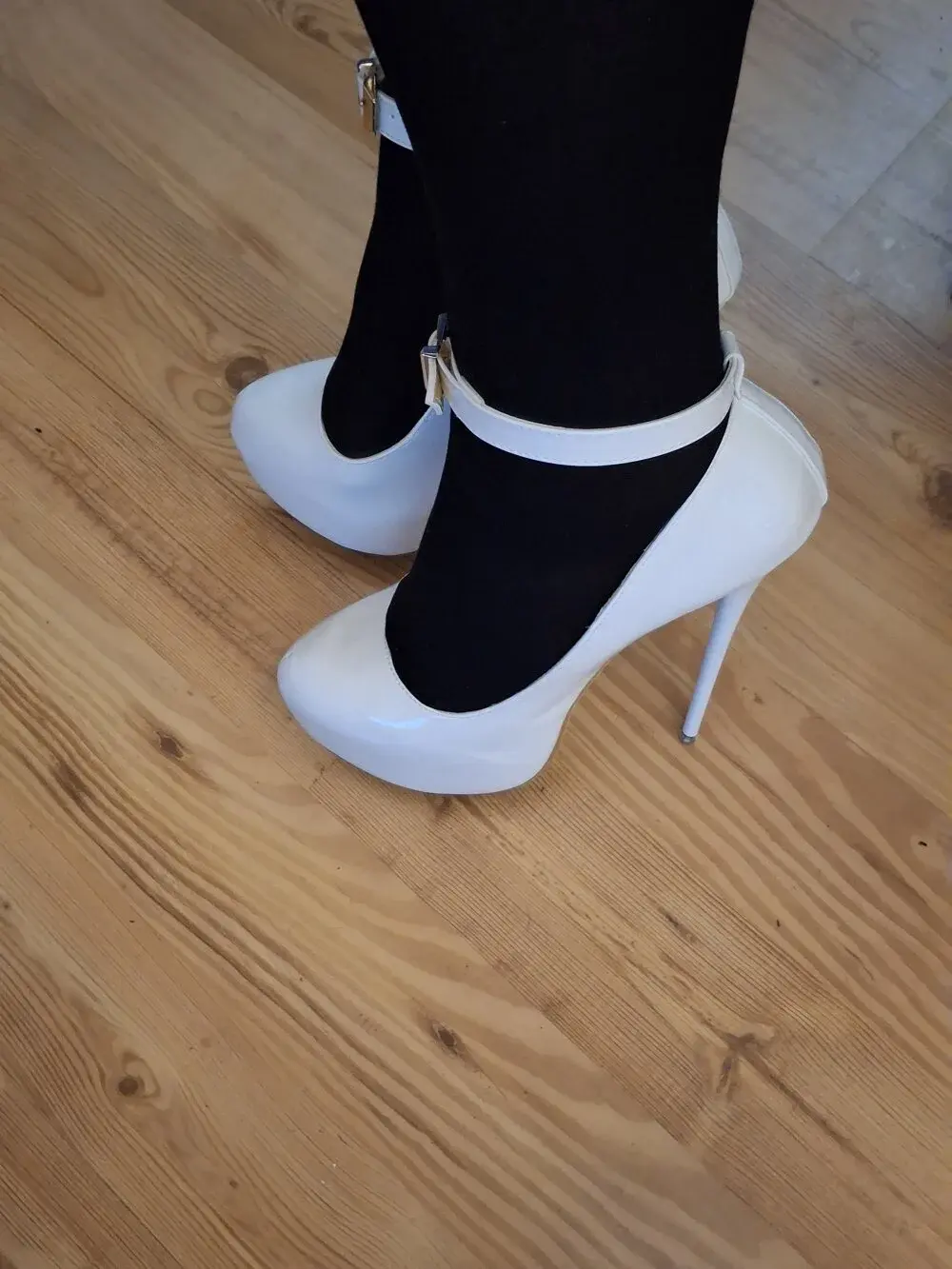 AgnesCross39