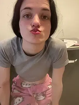 Stripchat Free Porn Cam of LeonieClaire