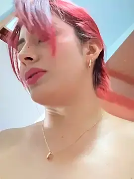 Stripchat Nude Webcam of LINDA_PATTY94