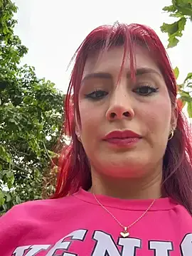 Stripchat Free Porn Cam of LINDA_PATTY94