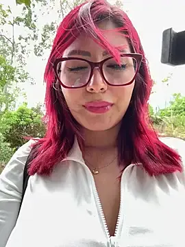 Stripchat Live Sex of LINDA_PATTY94