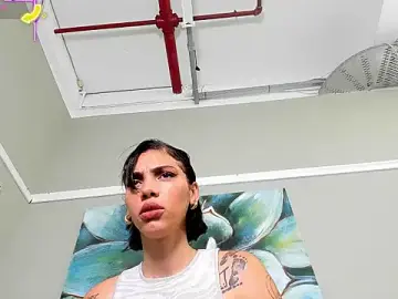 Stripchat Live Sex of TattoedLexi_