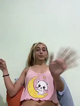 Stripchat Adult Webcams of loirinhaaa