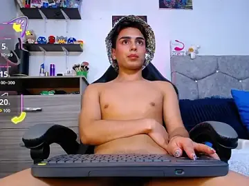 Stripchat Sex Cam of OwenBluee