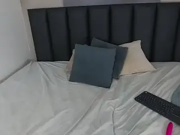 Stripchat Best live sex cam show of AhslyEvans__