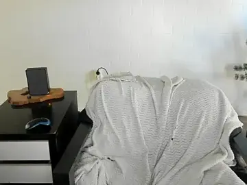 Stripchat Live Sex Cam of MendiPetite