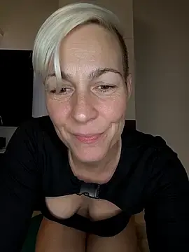 Stripchat Sex Chat of DarleenHot