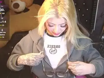 Stripchat Sex Cam of Kitty_fox_b