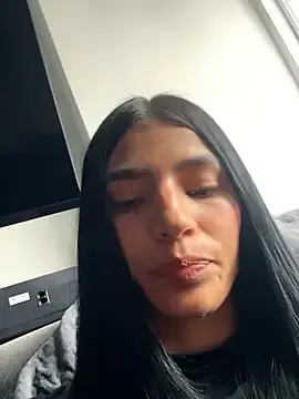 Stripchat Sex Cam of Ema_Rose_