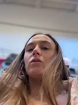 Stripchat Sex Cam of lunagirl13