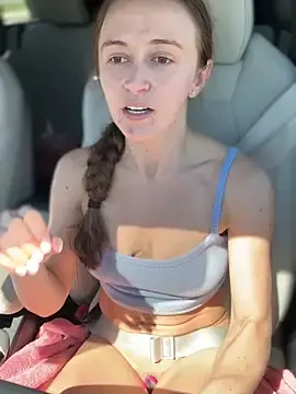 Stripchat Live Sex Cam of lunagirl13