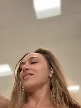Stripchat Live Porn of lunagirl13