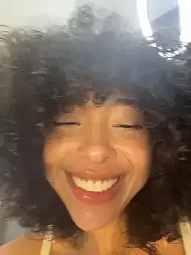 Stripchat Sex Cam of OSHUN_