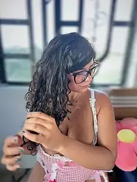 Stripchat Watch Live Sex Cams of Simone_Miller
