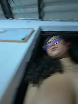 Stripchat Watch Live Sex Cams of Simone_Miller