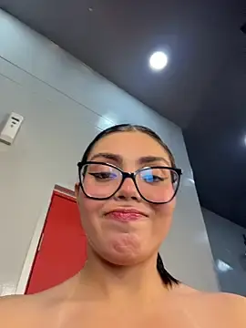 Stripchat Live Sex Cam of zui_lu