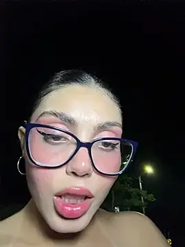 Stripchat Live Sex Cam of zui_lu