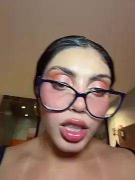 Stripchat Live Sex Cam of zui_lu
