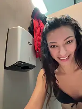 Stripchat Adult Webcam of -MiaSweet-