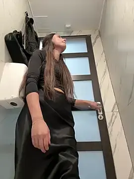 Stripchat Free Live Porn of -_MiaQueen_-