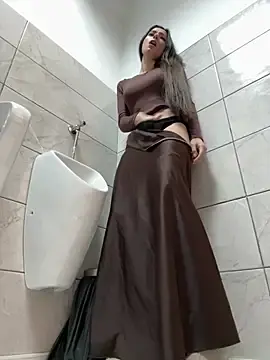 Stripchat Free Porn Cam of -_MiaQueen_-