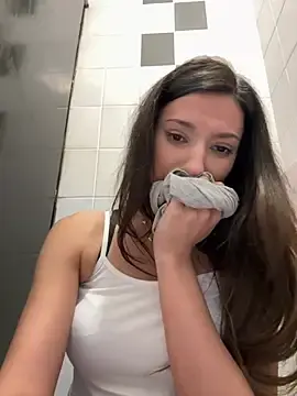 Stripchat Adult Video Chat of -_MiaQueen_-