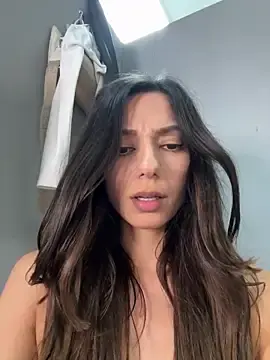 Stripchat Nude Webcam of -_MiaQueen_-
