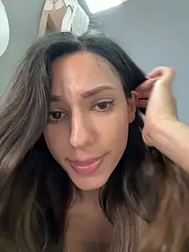 Stripchat Free Porn Cam of -_MiaQueen_-