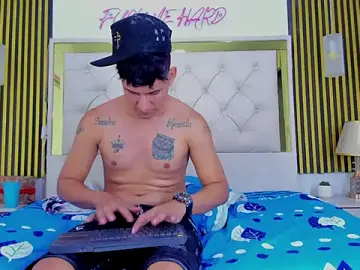 Stripchat Watch Live Sex Cams of Sweet_kevin1