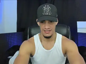 Stripchat Free Porn Cam of jhonnysnow17