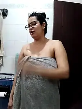 Stripchat Nude Webcam of keilymadam