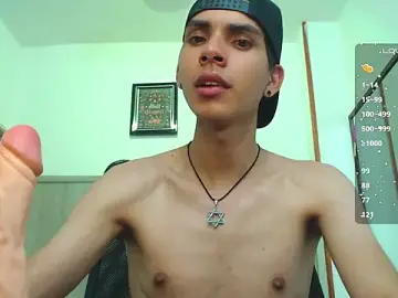 Stripchat Live Sex Cam of David_925_