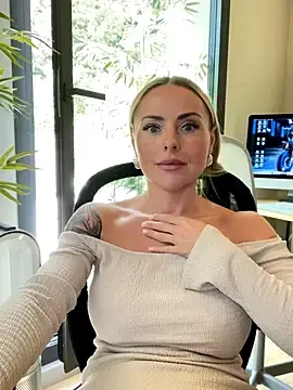 Stripchat Adult Video Chat of EmaSalis