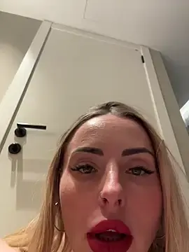 Stripchat Sex Cam of EmaSalis